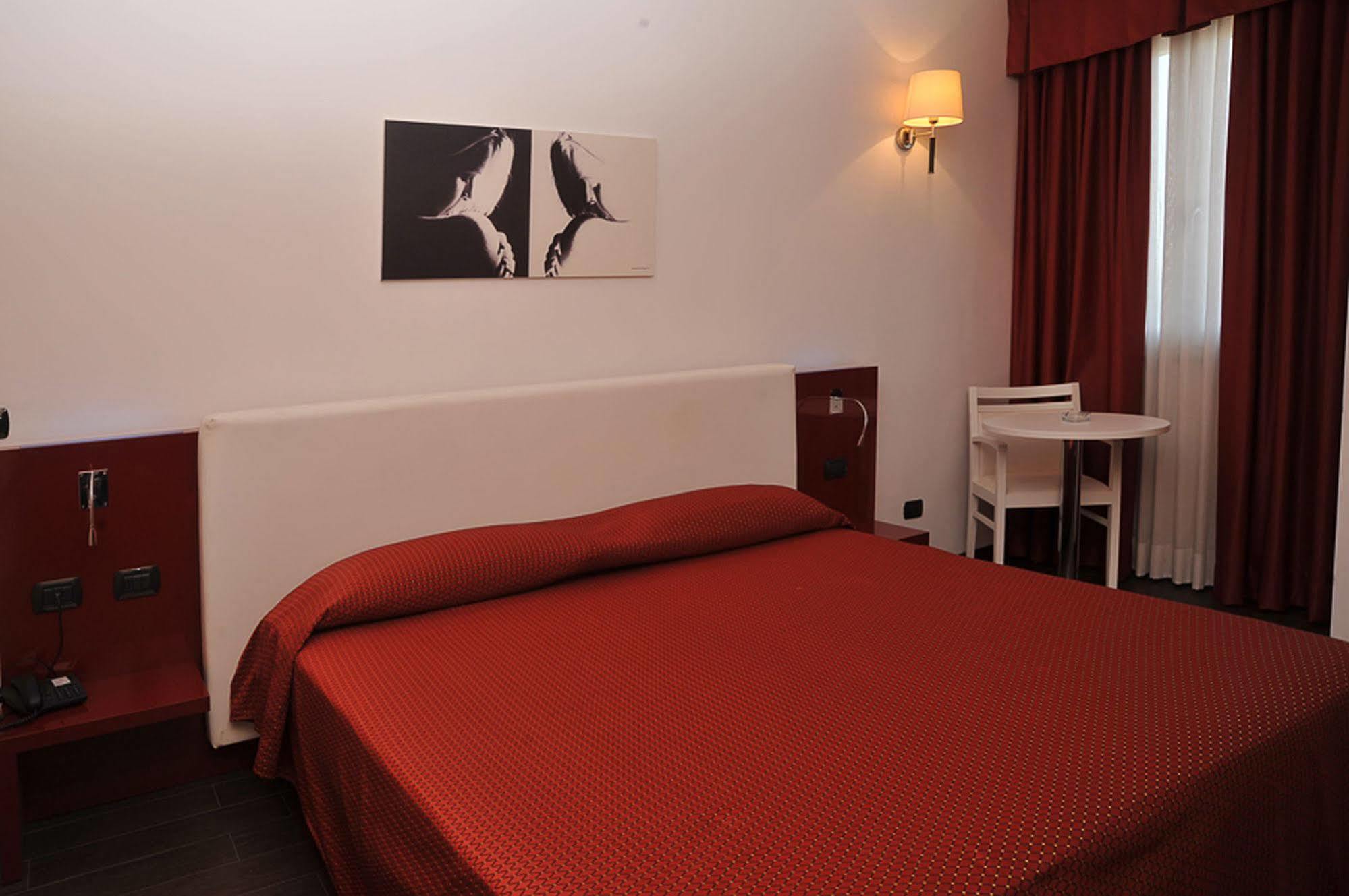 Hotel Mediterraneo Villa Cortese Zewnętrze zdjęcie